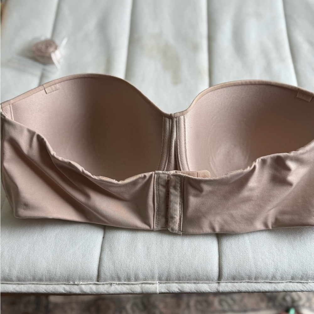 Maidenform Tan Seamless strapless bra - Picture 2 of 4